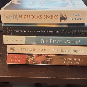 Paperback books . Bundle of 5